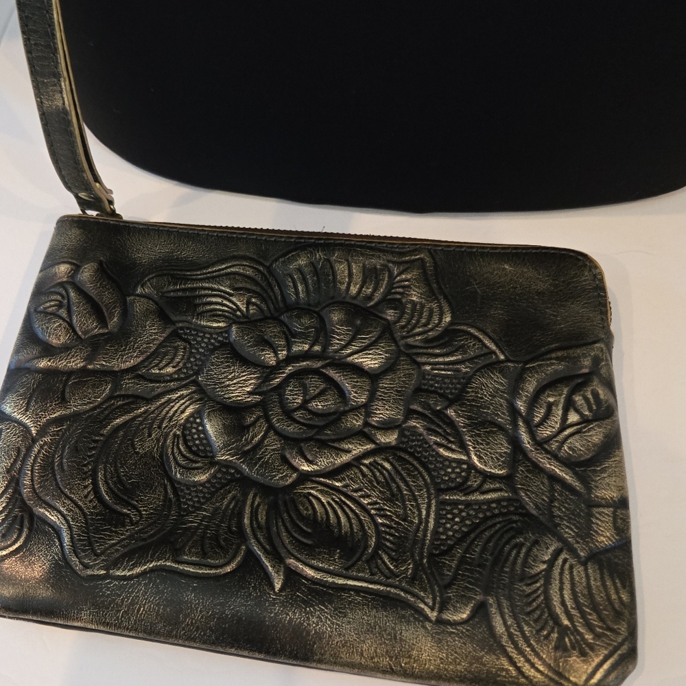 Patricia Nash Tooled Wristlet Bag Embossed Rose Flower Brown Gold Zipper Closure